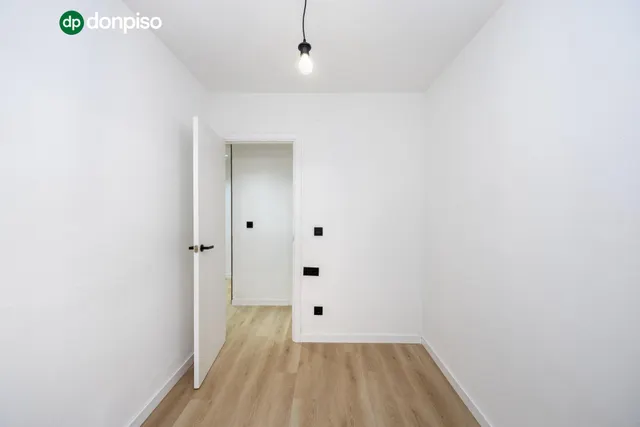 Planta baja con terraza privada, 3 dormitorios, 2 baños y garaje — 16