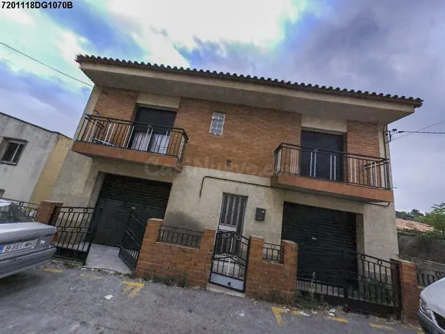 Se vende Casa OKUPADA en Can Santfeliu 27 Terrassa, (Barcelo