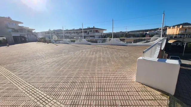 Complejo comercial de 664 m2 con cuatro locales y gran terra - foto 4