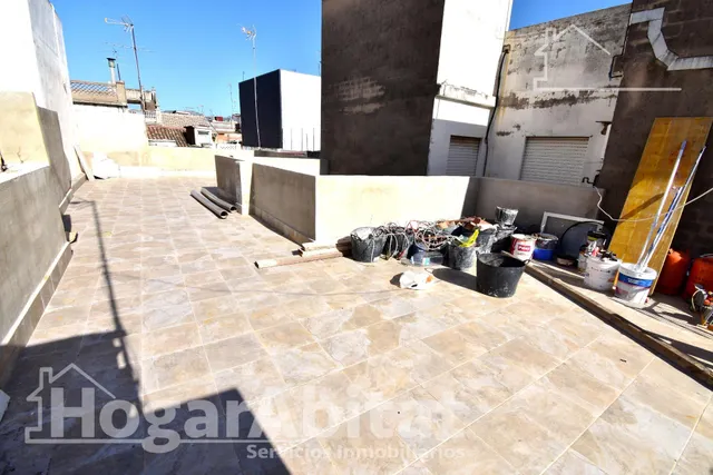 MAGNÍFICA CASA LUMINOSA CON DOS BALCONES Y GRAN TERRAZA — 24