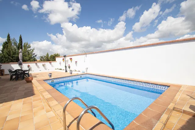 CHALET INDEPENDIENTE CON PISCINA — 4