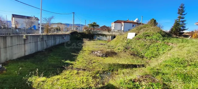 OPORTUNIDAD PARA INVERSORES – FINCA URBANA EN NESTARES.- - foto 2