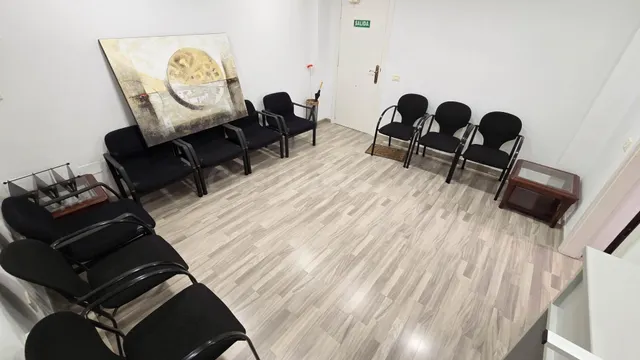 Oficina reformada y amueblada de 128 m2 en el Edificio Peceñ - foto 3