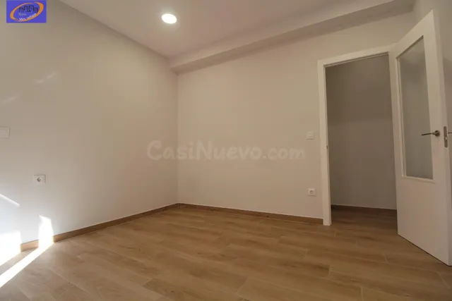 Piso Reformado en Mont-Olivet, Valencia - foto 4