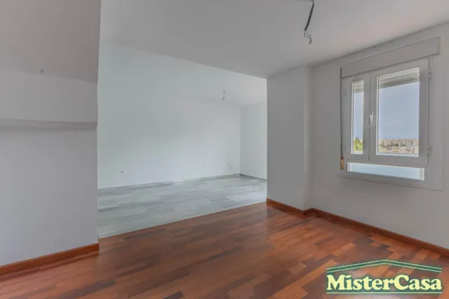 EXCLUSIVA. Zona norte. Ático Dúplex VPO. Terraza-solarium de 52m2. 4 dormitorios, 2 baños. Garaje. — 17