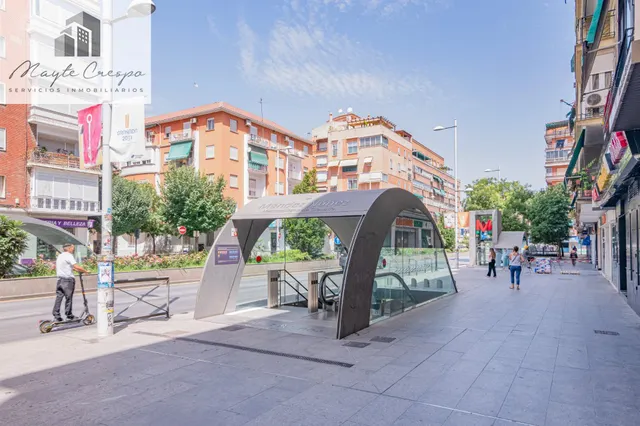 Local en Venta en la Calle Sol — 24