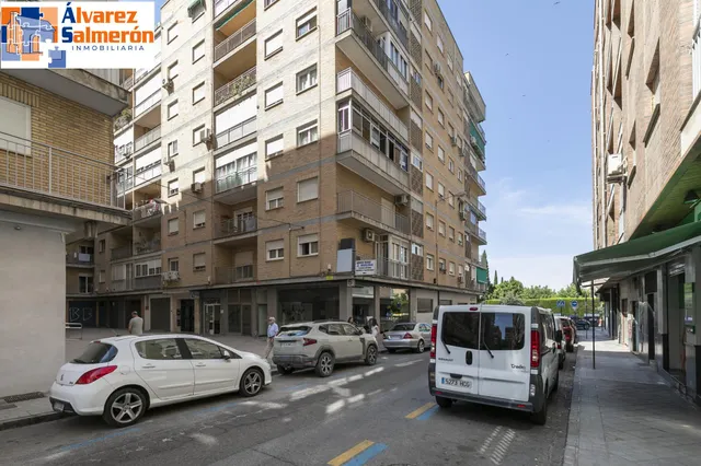 Piso en Calle Arabial con Vistas Despejadas al Parque García Lorca — 23