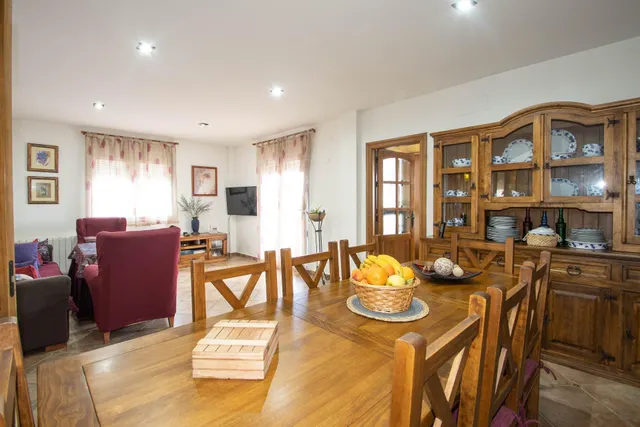 CHALET INDEPENDIENTE CON PISCINA — 27
