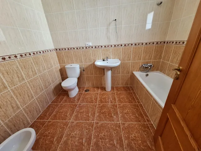Oportunidad: Bungalow de esquina, a estrenar, en Pinoso | 4 dormitorios, 2 baños y garaje — 24