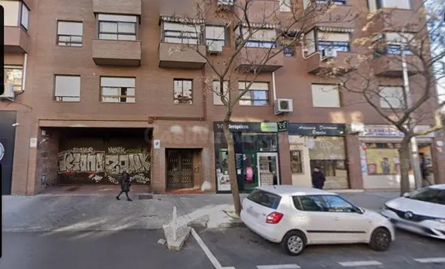 Oportunidad de Garaje en Lucero, Madrid - Ideal para su Vehí