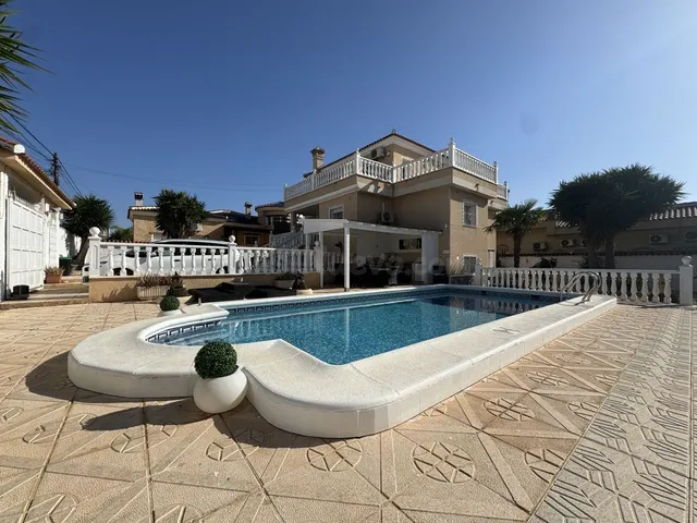 Villa 4 habitaciones 256m² en venta - Costa blanca sur