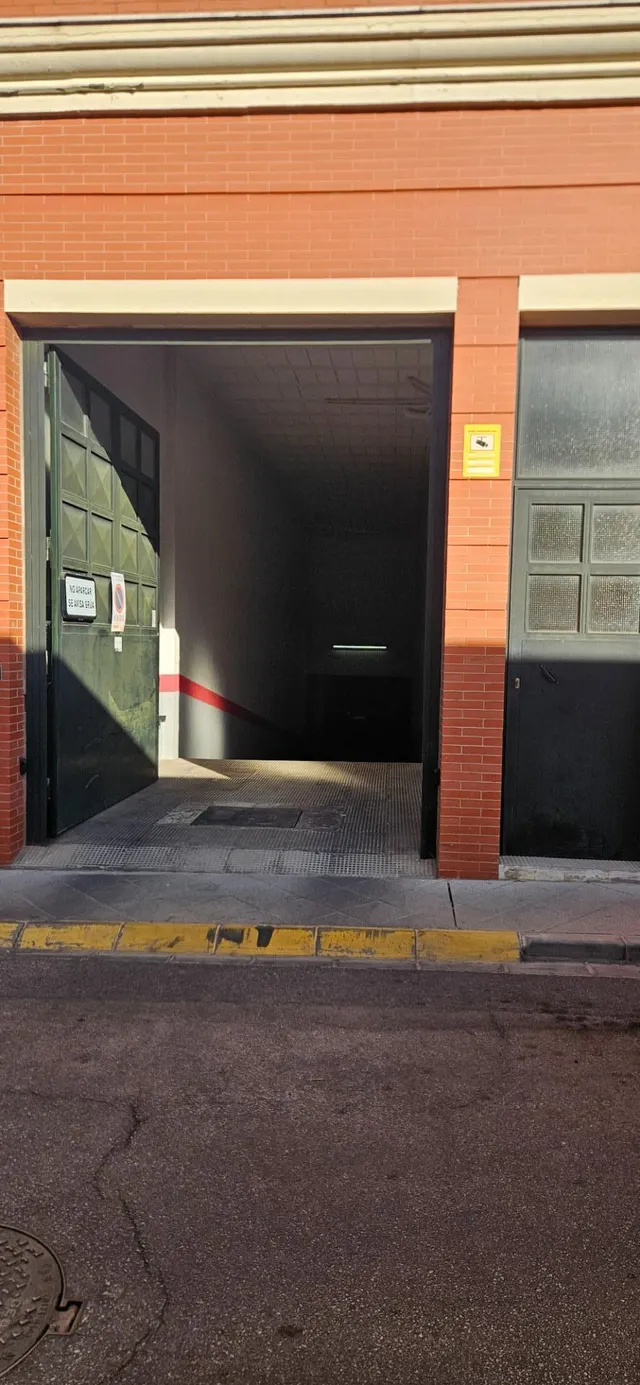 Amplia plaza de garaje en zona los pirralos-cristobal colon — 10