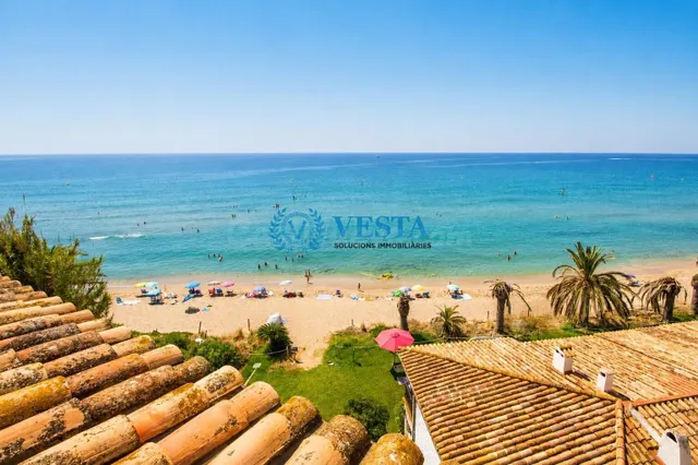 DÚPLEX EN PRIMERA LÍNEA DE MAR - foto 2