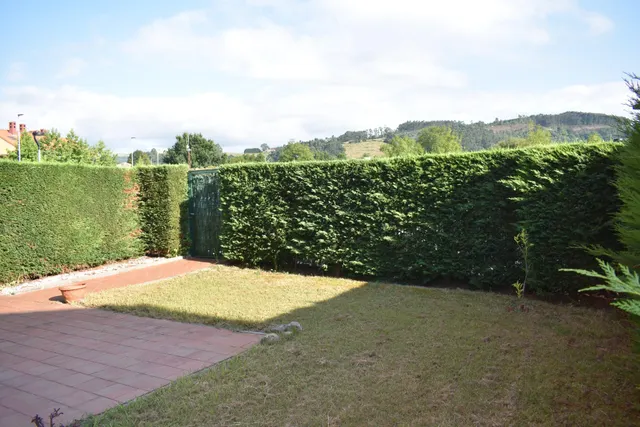 Bajo con jardin en Penagos — 13