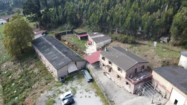 4 Naves, 21.000 m2 de Finca y Casa de 5 habitaciones en Serí - foto 2