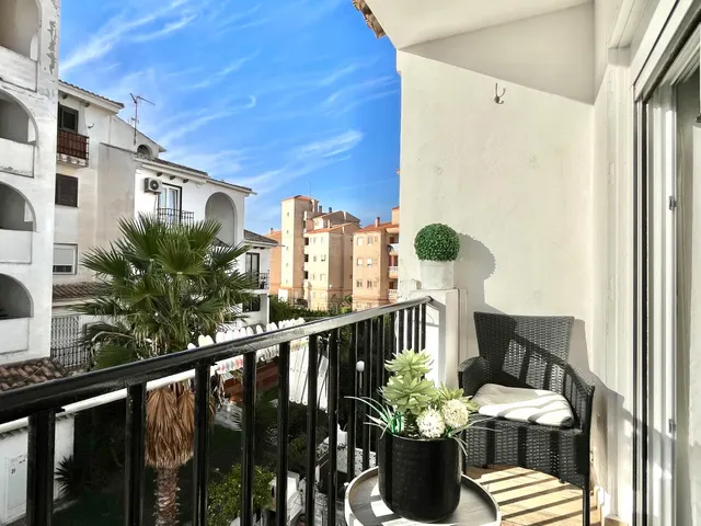 Apartamento con terraza, provincia de Alicante, Torrevieja. 1 habitación, 38 m2, 1 kilómetro al mar — 21