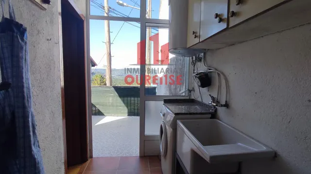 CASA DE PIEDRA CON PATIO Y TERRAZA CON BUENAS VISTAS EN LA ZONA DE CASTRELO. — 6