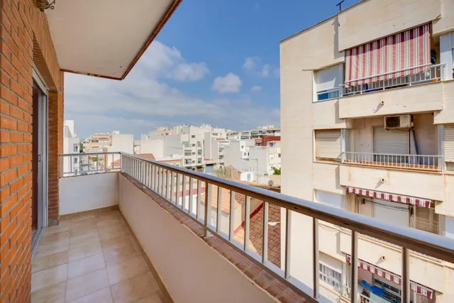 Apartamento luminoso 2 hab. en Torrevieja centro — 28