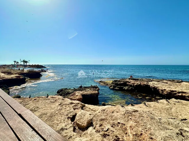 VENTA DE PISO EN TORREVIEJA, PRIMERA LÍNEA DE PLAYA Y VISTAS AL MAR — 6