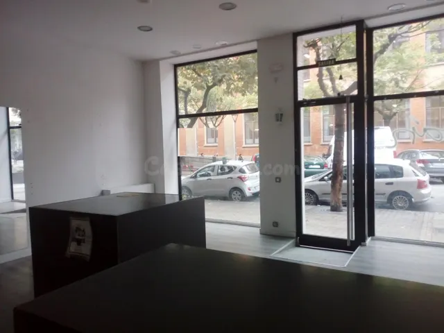 Venta de estupendo local en el Ensanche con inquilino. - foto 4