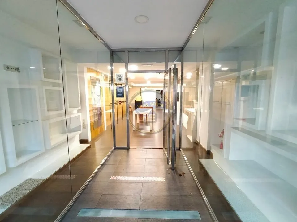 LOCAL COMERCIAL DE 86 M2 EN GRAN VIA, PROXIMO A PLAZA AMERICA