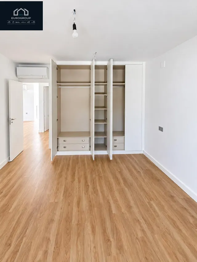 Impresionante chalet en perfecto estado, con 5 dormitorios y 3 baños, piscina privada y garaje con una parcela de 800m en el albir — 15
