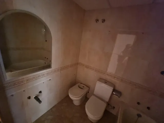 PISO AVDA. AMALIO GIMENO — 12