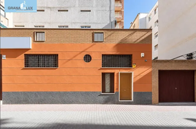 AMPLIA PLANTA BAJA JUNTO ARABIAL CON GARAJE — 21