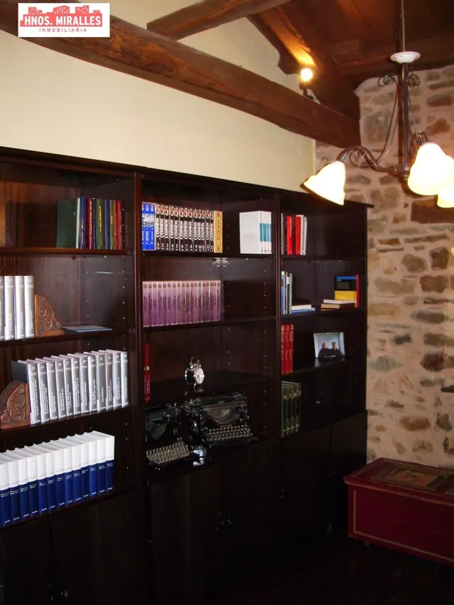 SE  VENDE CASA TIPICA MARAGATA INDEPENDIENTE EN EL CAMINO DE SANTIAGO — 32