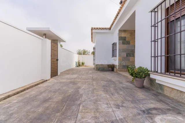 ESPECTACULAR CHALET EN CHICLANA — 3