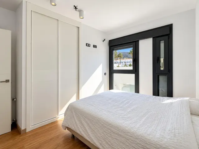 Preciosa casa de esquina con 3 dormitorios, amplia parcela privada y vistas panorámicas en Albir — 31