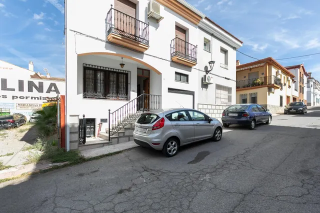 ¡OPORTUNIDAD EN ÍLLORA! Amplia casa adosada con parking y zonas verdes ✨ — 23
