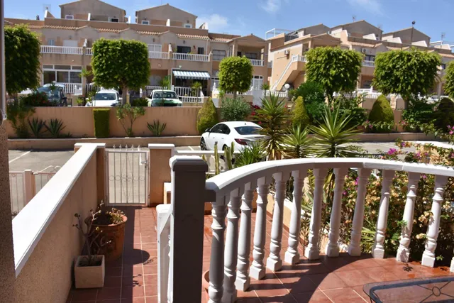 Fantastico adosado con plaza de garaje, trastero y piscina comunitaria — 47