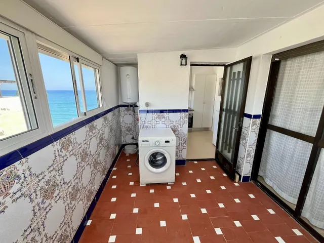 Ático en primera línea de playa con terraza y vistas frontales al mar – Roquetas de Mar — 20
