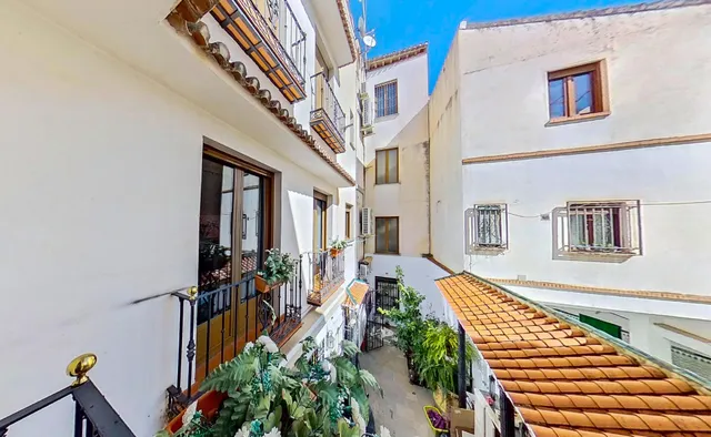 EXCELENTE PISO EN CALLE REJAS DE LA VIRGEN — 2