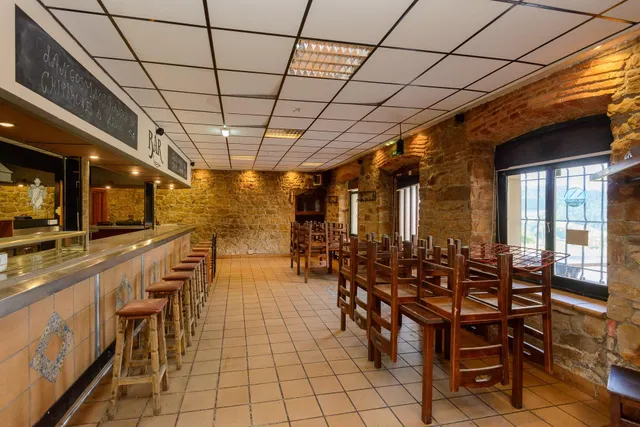 Casa tradicional con tres viviendas y antiguo local hostelero en arroes, Villaviciosa — 13
