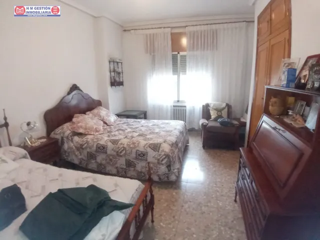 CASA EN ESQUINA EN ZONA PROXIMA A MERCADONA Y ZONA CENTRO — 12