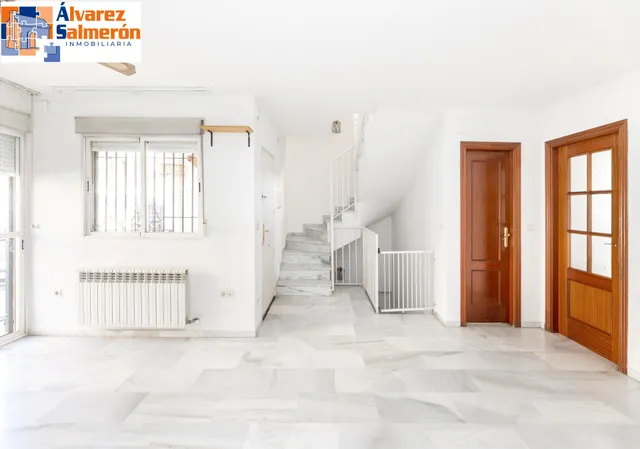 Vive en el corazón de Armilla: 4 dormitorios, patio, terraza y garaje — 6