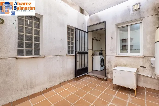 Piso con garaje, trastero y excelente ubicación en Huétor Vega — 9