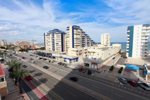 Se vende espectacular piso con dos amplias terrazas y espectaculares vistas al Mediterráneo – Torre Nuevo Portobello, Km 1,5 de La Manga — 32
