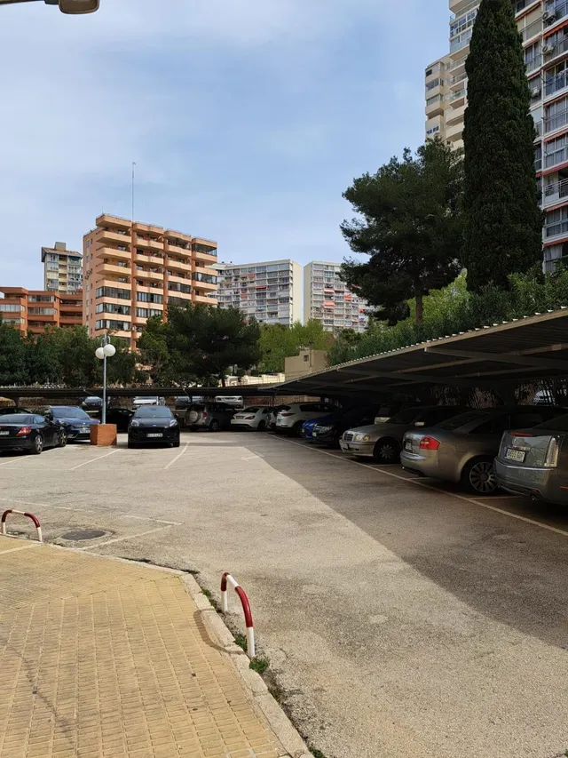 Amplio piso con 3 dormitorios en zona Rincon de Loix. — 27