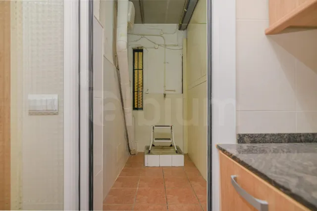 Espectacular vivienda esquinera con siete balcones frente al Mercat del Born — 21