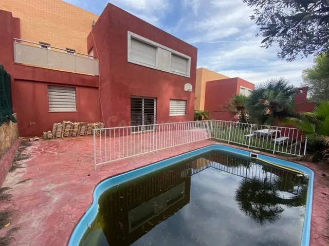 ¡ADOSADO EN URBANIZACIÓN LA LOMA - CHIVA! ¡¡SIN COMISIÓN INM - foto 2