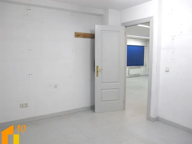 Vivienda en Avd. Arlanzón, zona Hacienda. — 19