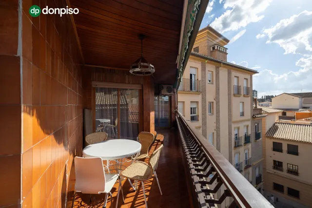 Piso y cochera en venta junto Acera de Darro. — 18