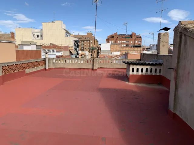Casa chaflán con muchas posibilidades en venta en Carcaixent - foto 2