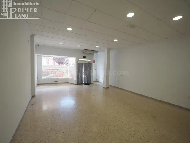 Local en calle Campo de 150 m2, con 2 aseos y acceso para mi - foto 3