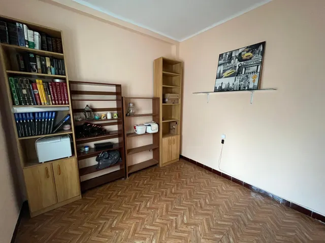 SE VENDE PISO EN EL CORAZÓN DEL PORVENIR — 28