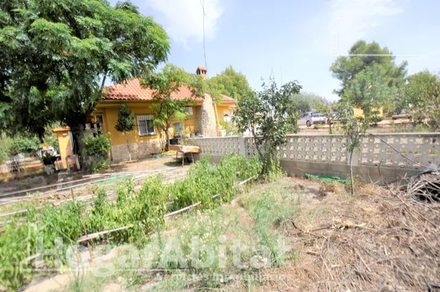 Maravilloso chalet con piscina, garaje, barbacoa y un impresionante jardín — 43
