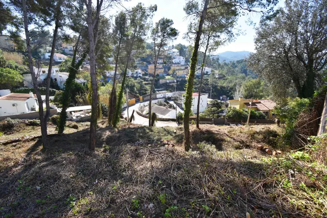 TERRENO A DOS CALLES CON VISTAS Y BUENA ORIENTACIÓN EN MAS MESTRE — 3